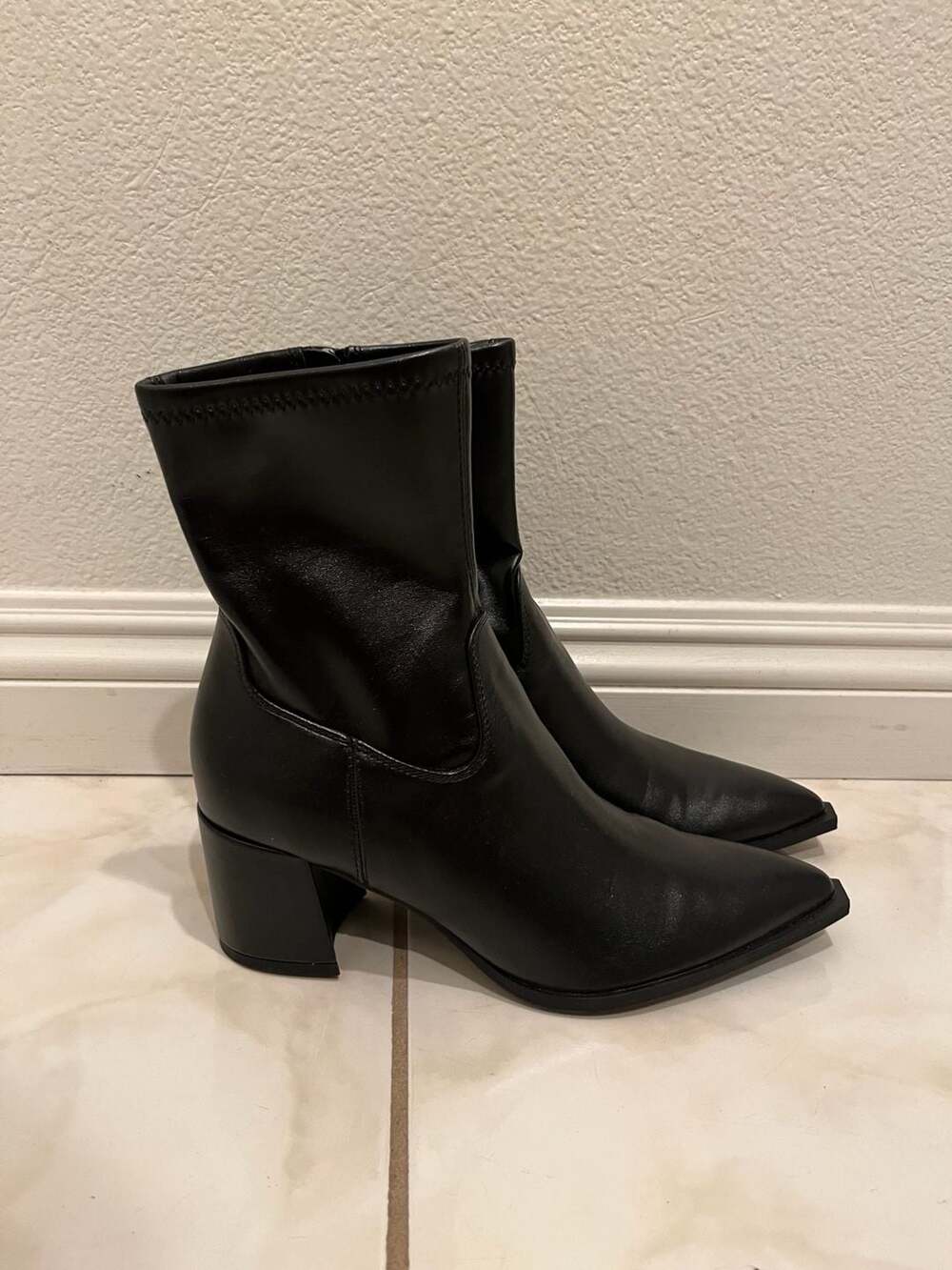 Dolce Vita Black Pointed Toe Block Heel Ankle Boots - Picture 3 of 7